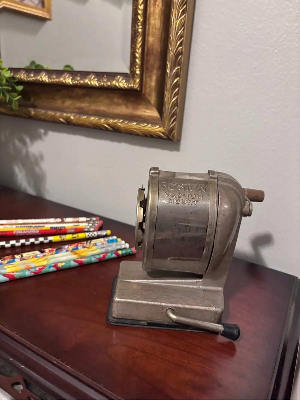 Boston vacuum mount Metal Pencil Sharpener w/Free Disney/NFL/NY Taxi Pencils.